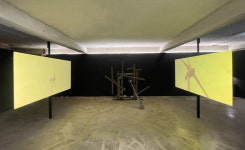 바다에 표류한 난민들처럼…사회서 방황하는 현대인들