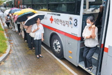 궂은 날씨에도 헌혈 열정