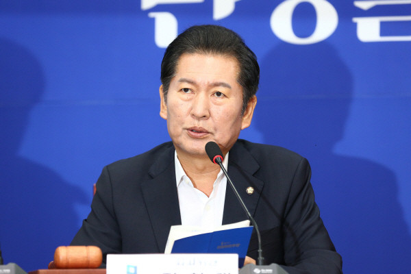 정청래, 영남권 순회 경선서 박찬대에 압승…더불어민주당 대표 선출 기대