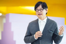 “부산다움의 세계화…글로벌 작가 키워 보고파”