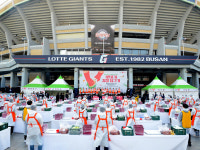 온정 담아… 롯데, 부산 사직구장서 1만 포기 김장