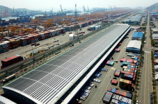 부산항 하역장비 올해 친환경화 완료…태양광도 대폭 확대