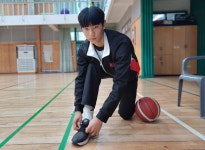 키 197㎝ 기본기 탄탄…청소년 국대 센터 목표 근력 키워요