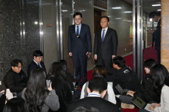 여야, 비례 1석 줄이는 선거구 획정안 수정 처리 합의…'쌍특검법