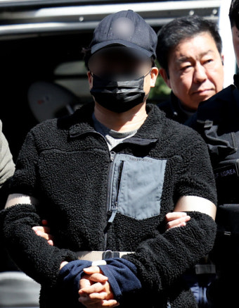 총선 사전투표소 등지 불법카메라 단 유튜버 