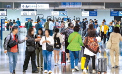 기수대기실스낵코너 | [르포] 국제선 대기실 넓어졌지만…출국장 앞 혼잡은 여전