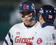2루타 두방 포함 3안타 한동희 교체 속…롯데 18-5 대승으로 5연승