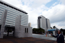 부산고검, 부정청탁·조세포탈 의혹 현직 검사장 조사