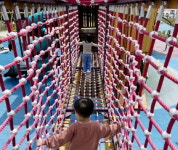 까르륵 깔깔깔…아이들의 천국 된 대형 숲놀이터