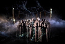 [리뷰] 오감이 압도되는 화려한 연출