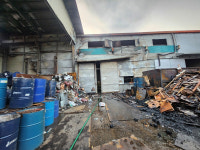 부산 강서구 고물상서 화재… 폐목재에 불티 튀어 번져