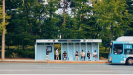 개별좌석 마련 나무는 유지... 부산진구 노후 버스정류장 새단장