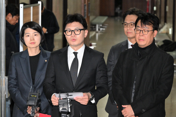 한동훈 윤석열 대통령 조기 퇴진, 늦어지면 국민 수용 어려울 것
