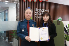 부산 해운대서, 보이스피싱 인출책 검거 도운 은행원에 표창