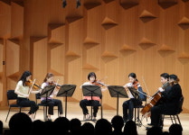 음악에도 그림에도 봄기운 가득하네요