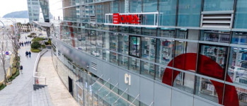 잘 나가는 ‘다이소’ 모셔라…백화점도 아웃렛도 입점 경쟁