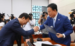 부산시장 출마설 묻자…전재수 “생각할 겨를 없다” 여지(종합)