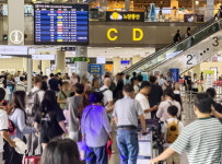올여름 김해공항 벌써 83만 명 이용