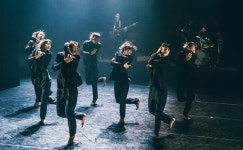 현대무용으로 재해석한 각설이…평범한 풍경 기록한 사진전