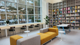 김해시립 ‘1호’ 칠암도서관, 1년 만에 시민 품으로