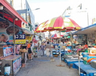 [시인 최원준의 음식문화 잡학사전] <76> 부산의 아지매와 ‘푸드로드’