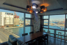 로컬 체험 하려는 외국인 관광객, 부산 원도심 민박집으로