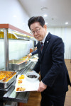 대동통신구내식당 | 지지율 67% 최고치 갱신한 이 대통령 "코리아 프리미엄 시대로"