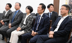 與 ‘현금살포 의혹’ 김관영 제명(종합)
