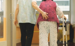 부산 요양보호사 1인당 돌봄 노인 향후 20년간 2.6배 급증