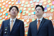 부산 또 찾은 이준석… 한동훈에 