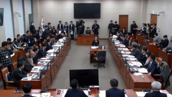 민주당, 국회 정무위서 '민주유공자법' 단독 의결