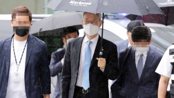'산업부 블랙리스트' 백운규 전 장관 영장 기각