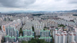 서울 아파트값 9개월 만에 하락폭 둔화..규제 해제 영향