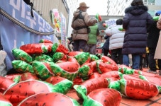 수박깨기 VS 이재명 사퇴 청원 맞불 사면초가 민주당