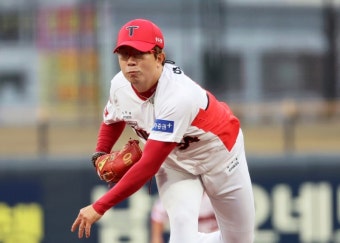 이범호-김태형, 신인 감독 첫 대결..26일 광주 KIA-롯데전
