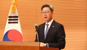 '尹 동창' 정재호 주중대사..부하직원에 폭언·갑질 신고 당해