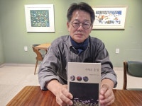 [남·별·이]‘꽃앞에 무릎을 꿇는 남자’ 김인호 사진작가(2)