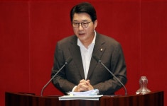 與 검수완박 탓에 尹 수사 엉터리..野 기소는 부정, 조기대선은 인정? 한심