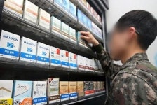 군 마트 상품 재판매 수법 갈수록 다양화..제재 규정 마련해야