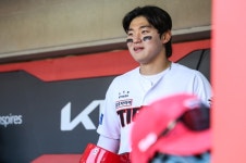 KIA 김도영, 부상 복귀 닷새만 3루수로..이범호 