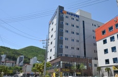 경영난 여수중앙병원 강제집행...환자 119명 전원 조치