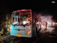 제주 서귀포 평화로서 버스 화재...차량 전소