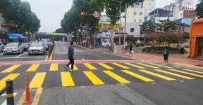 이 횡단보도 보이면 더 조심...사고 다발 학교 앞 이색 횡단보도 도입