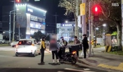 번쩍번쩍 조명·굉음·번호판도 없어...야간 민폐 오토바이 무더기 적발