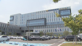 경찰 기자실인데 연변 사투리로 어설픈 출입기자 연기.. 바로 들통