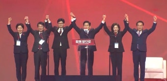 “한동훈을 꺾은 이름, 김문수”.. 멱살 잡히던 도전자, 보수의 얼굴이  되다