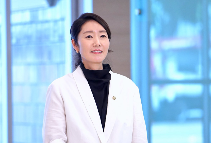 강선우 후보 갑질 의혹, 자진 사퇴 촉구 vs 더불어민주당 악의적인 신상 털기 비판