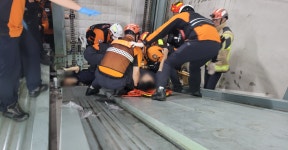 기계식 주차장 수리하다 10m 아래로 추락...3명  부상