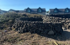 자연재해로 훼손된 해녀 공동체 공간 불턱 복원 추진