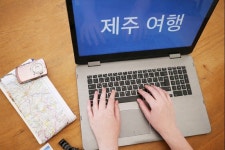 제주북여행사 | 제주 숙박 예약, 온라인 여행사 통해 80%나.."전국 최고", 객실은 과잉 공급